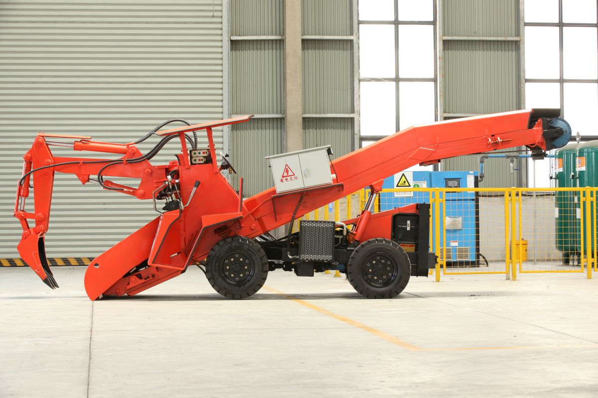 井下路面濕滑？永力通履帶式扒渣機(jī)抓地力強(qiáng)